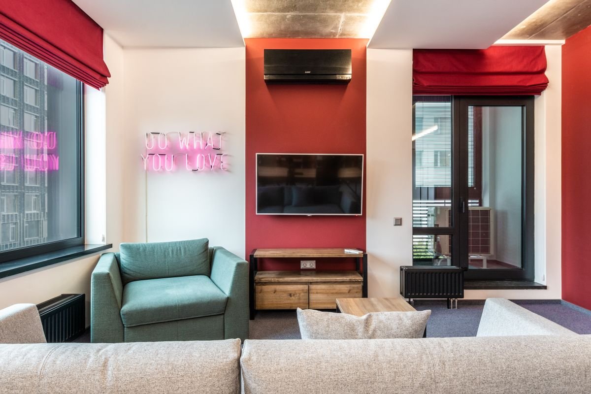 Digital signage in lounge setting
