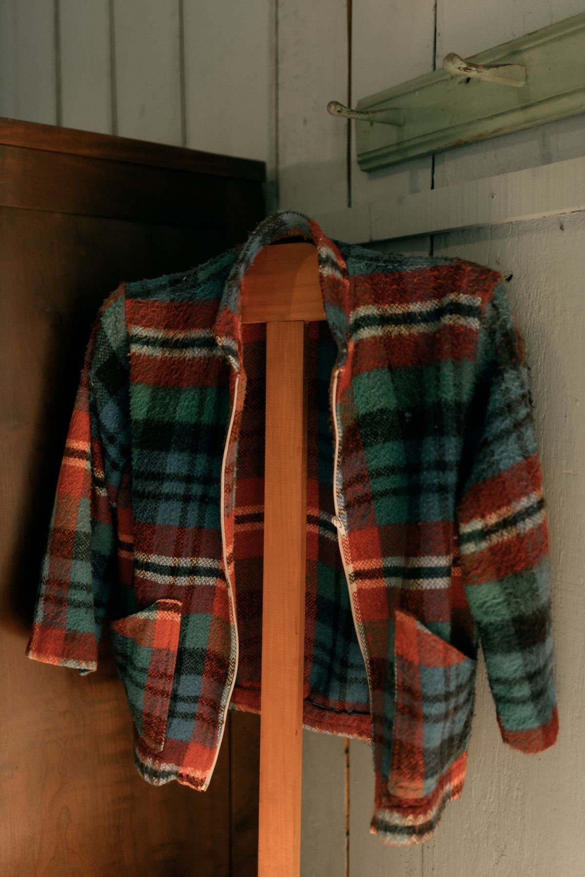 Coat stand with jacket
