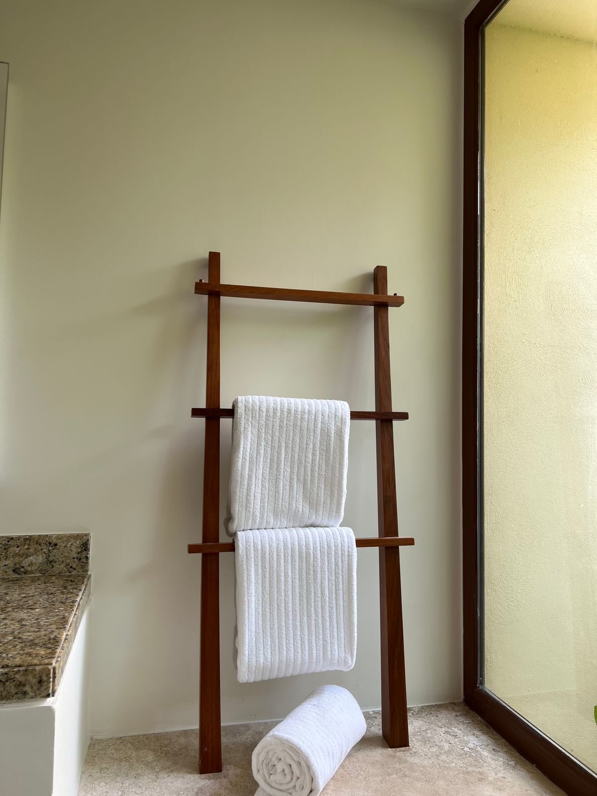 Ladder-style towel rack