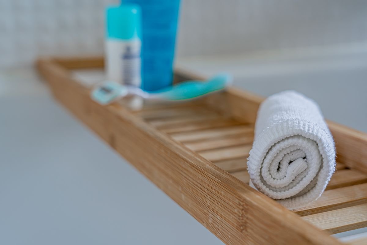 Washroom amenity tray